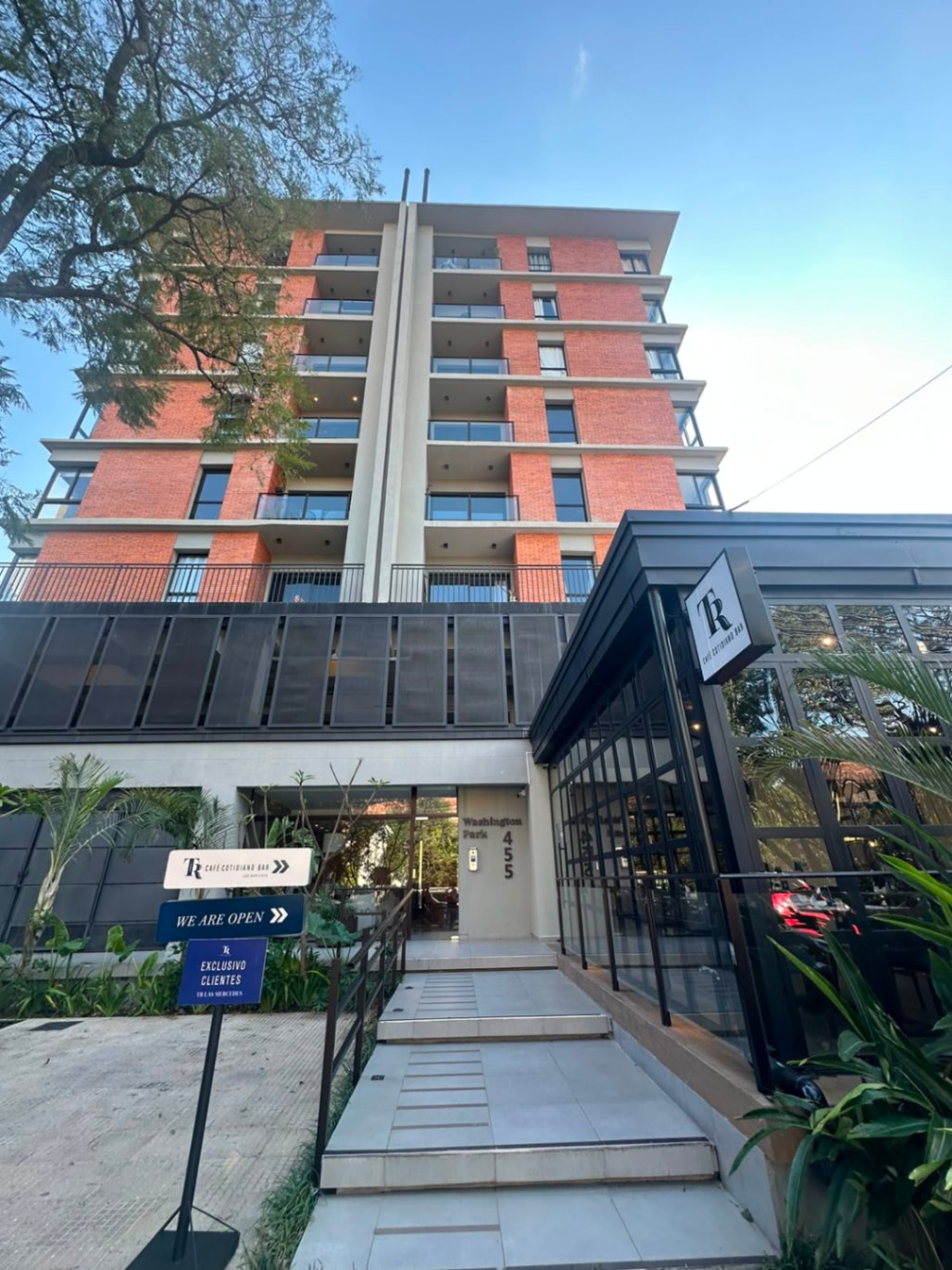 Departamento en alquiler c/ cochera en Las Mercedes — 3/5